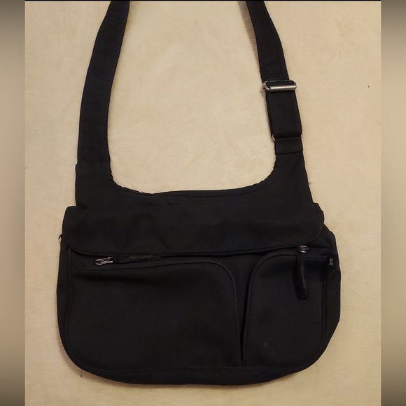 Eagle Creek Handbags - Eagle Creek Cross Body travel bag